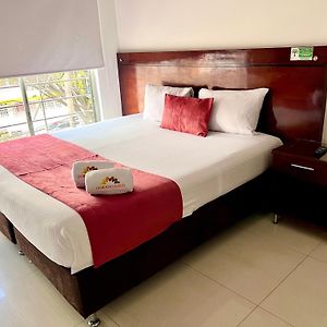 Hotel Dorado Gold Airport